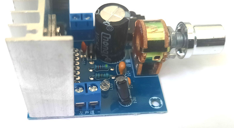��������� 2�15WT �� TDA7297 � ����������� ���������.