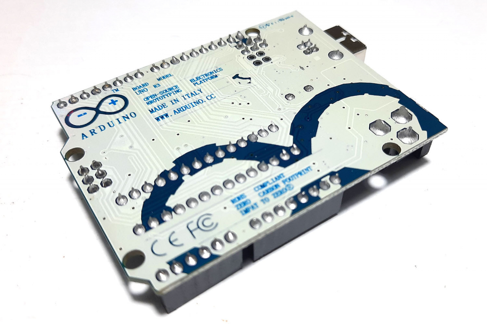 Arduino UNO R3: U��: 7~12V ATmega328 (ATmega16U2)